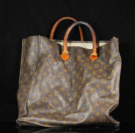 lv tote bag with zipper|louis vuitton medium tote bag.